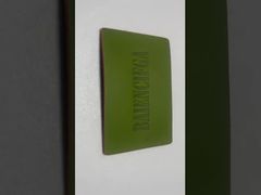 Etichetta in pelle nera in rilievo per jeans durevoli e eleganti