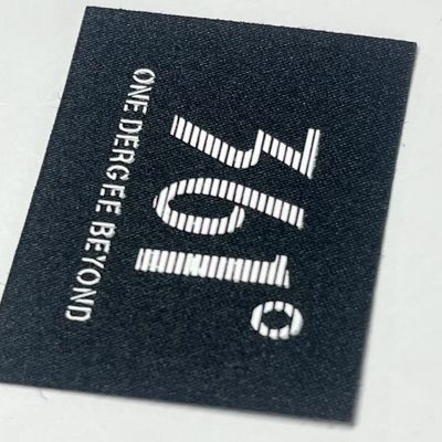 Etichette di abbigliamento tessuto ricamato su misura Etichette per cappelli T-shirt