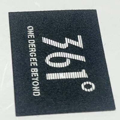 Etichette di abbigliamento tessuto ricamato su misura Etichette per cappelli T-shirt