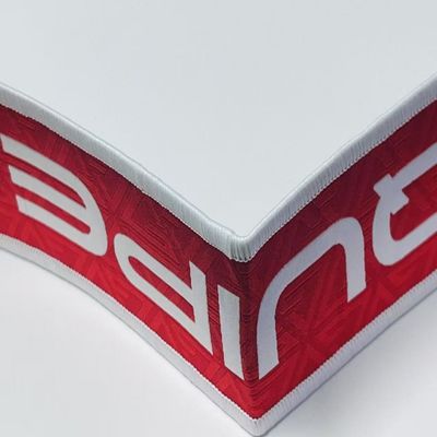 Etichette di abbigliamento stampate personalizzate