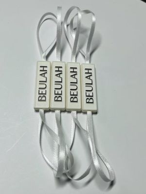 Etichetta del logo in rilievo Snap Lock Pin Loop Fastener di plastica Hang Tag con stringa