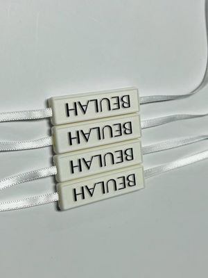 Etichetta del logo in rilievo Snap Lock Pin Loop Fastener di plastica Hang Tag con stringa